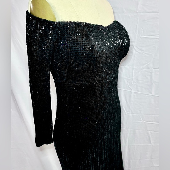 Off the Shoulder Long sleeve Sequined Gown - Picture 5 of 7